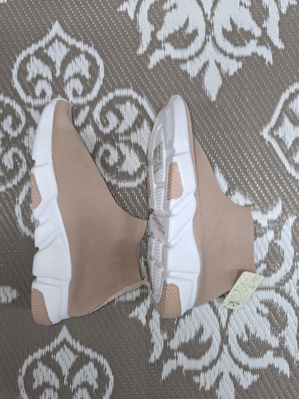 Mudd Slip-On Knit Sneakers in Blush Pink and White